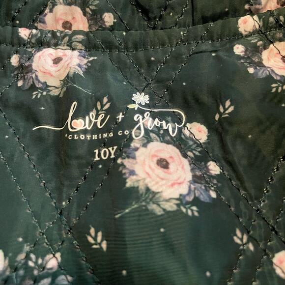 NWT Love And Grow Winter Floral Vest - Picture 3 of 5